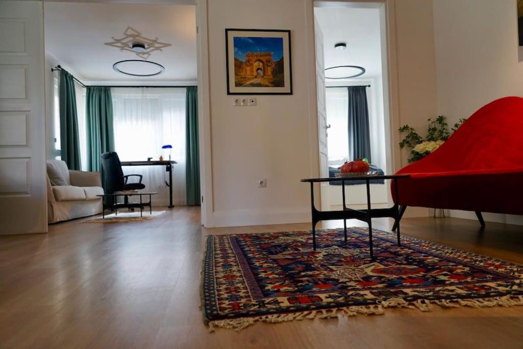 Aristocratic With A Parking Spot Apartamento *