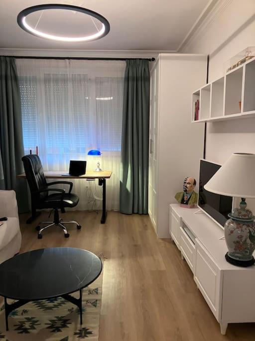 Aristocratic With A Parking Spot Apartamento *